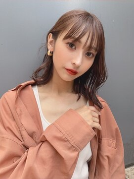 アイユー(ii+U) くびれミディアム　くびれボブ　ベージュカラー　バングカット