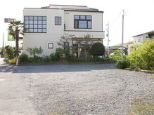 メルサ(Merusa)の雰囲気（店舗前と店舗東側に駐車場完備）