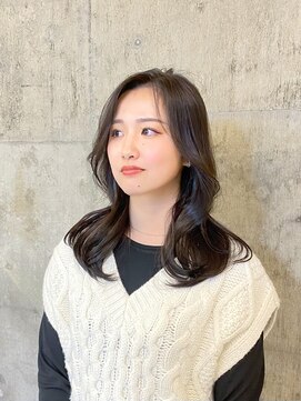 ハーフアンドハーフ(HALF and HALF) レイヤーカット/地毛風ストレート/顔まわりカット