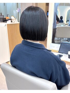 エレノア 渋谷公園通り店(Eleanor) 【中澤】ぱつっとストレートボブ　大人ヘア
