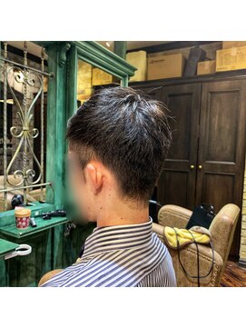 モナン 新宿(Monan) ツーブロックベリーショート