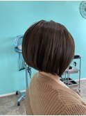 切りっぱなし前下がりボブ