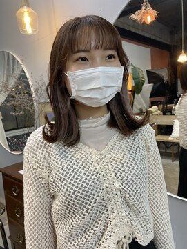 チャプター 問屋町(chapter) ミルクティーベージュケアブリーチインナーカラー顔周りレイヤー