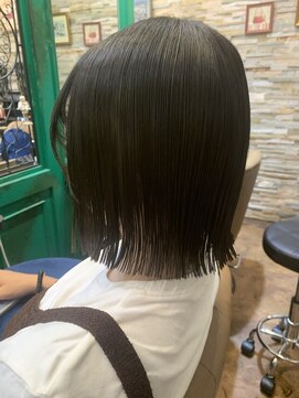 ヘアーラウンジ アンフィ 井土ヶ谷(Hair Lounge Anphi) 外ハネ切りっぱなしボブ♪