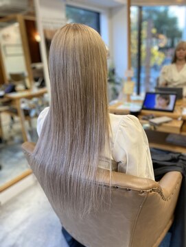 フツーロ 栄(FUTURO) ハニーベージュ