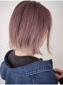 ピンクベージュ×外はねボブ