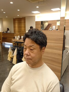男を磨くメンズサロン オム グランド(HOMME GRAND) アップバングパーマ