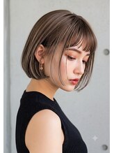 ファーレ(Fare)&nbsp;大人美人グレージュ×白髪ぼかしハイライトショートボブ