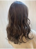 柔らかベージュ×くびれウェーブ