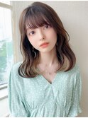 ピンクベージュの大人かわいいロングボブフェザーバング吉祥寺