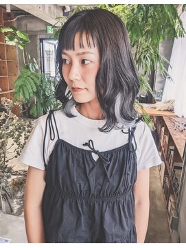 ニイ(nii.) ミディアムヘア×インナーカラー