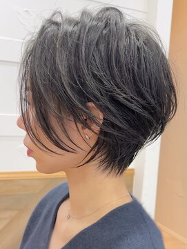 ビュー フクオカ(VIEW FUKUOKA) 美髪にオトナかわいいホワイトグレージュネビージュショートボブ