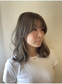 ミルクティーベージュ巻き髪顔回りカット大人キレイ