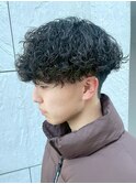 スペインカールスパイキーショートブルーブラックフェザーパーマ