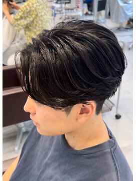 オーシャントーキョーセンダイ(OCEAN TOKYO SENDAI) ニュアンスフェザーショートセンターパート刈り上げツーブロック