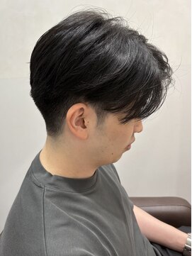 コウキカミヤ 栄(KOUKI KAMIYA) センターパート/ニュアンスパーマ/ピンパーマ/フェード