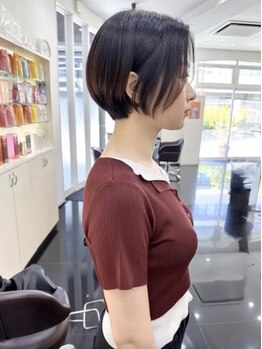 360度どこから見ても美シルエットが叶う♪襟足、首元をすっきり見せる小顔ショートへと導きます☆