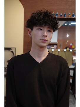 エディ(Edy) メンズパーマスペインカールマッシュ刈り上げ外国人風眉毛カット