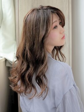 ルティア(Lutia) フェザーロング スモーキーブラウン 似合わせカット★★