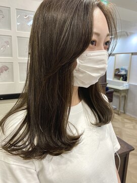 インビテーション(invitation) Aラインロング・オリーブグレージュ・かきあげ前髪・前髪パーマ