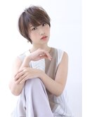 ローライトアッシュブラウン大人かわいい小顔ワンサイドショート