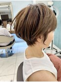 脱白髪染め!大人ハイライトが素敵くびれショート