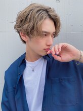 メンズも馴染みのいいハイトーンベージュカラーで垢抜けヘア◎