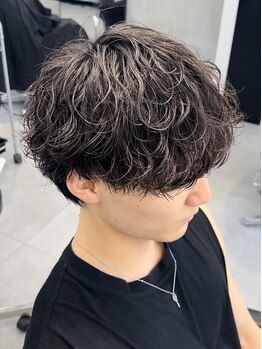 アクロ(ACRO)の写真/【中電前駅/徒歩4分】メンズスペシャリストのmm単位のカット技術×最新トレンドケアパーマで理想のstyleへ!