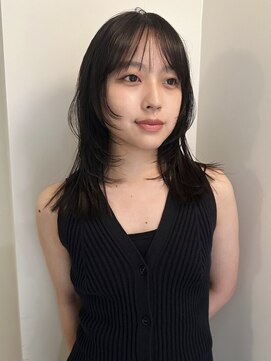 ユー(yew) ミディアムウルフレイヤー/フェイスレイヤー/顔周りカット