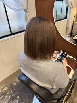 チャプター 問屋町(chapter) ケアブリーチミルクティーべージュカラー切りっぱなしボブ韓国