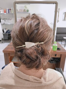 ヘアアンドメイク アネラ(Hair&make Anela) ゆるふわシニヨンが最旬♪お呼ばれアレンジアップスタイル