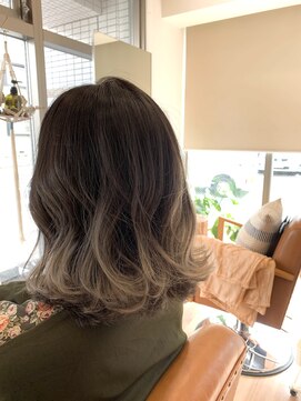 アットウィムヘアー(at whim hair) グレイッシュボブ