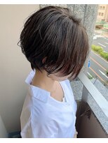大人可愛い20代30代40代小顔ワンサイドショートボブ丸み前下がり