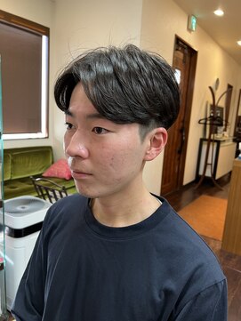 ソラ(SOLA) センターパート毛流れパーマ