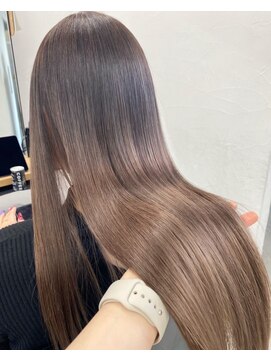 キラ 原宿(KILLA) グレーベージュ_レイヤーロング_ケラチントリートメント髪質改善