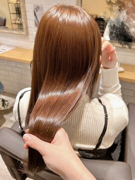 カーラ(Cara) 明るめ艶カラー×ブラウンベージュ