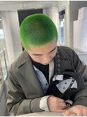 坊主　ボウズ　緑髪　派手髪　バズカット　緑カラー
