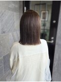 アッシュブラウンのロブヘア