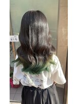 エラ(Ella)&nbsp;グリーンエンドカラーで個性を演出