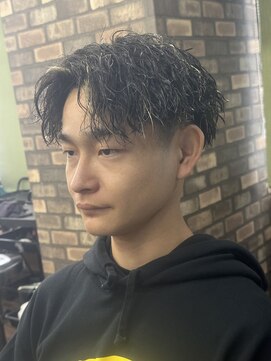 ツイストスパイラル　センターパート　メンズメッシュ