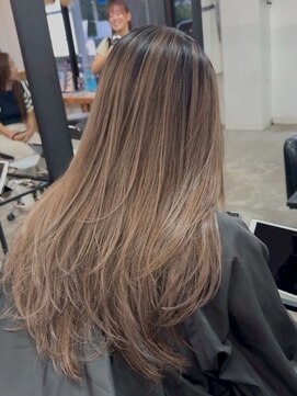 ウィリーベル 沖縄(WILLIE BELLE) ベージュゴールド/外国人風カラー/ツヤ髪ロング/美髪/髪質改善