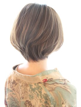 レウナ 外苑前(Reuna) ３０代４０代に人気シルエットが綺麗なひし形ショートボブ