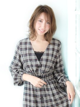 ジジ(GIGI) 軽やかでツヤのあるレイヤー