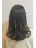 ヴェイスサロン(Vase Salon)&nbsp;刈り上げセンターパートクラゲヘアーオリーブグレー18