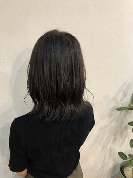 シキ(Shiki) 外ハネ/ミディアム