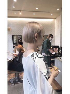 リリ(Riri) ツヤトーンブロンド