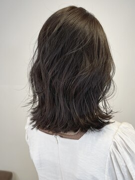 アンサム リリー(UNSOME Lille) 暗めグレージュ