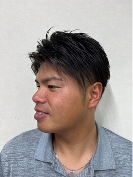 ヘアスタイルだけでなく、細部までこだわるワンランク上の大人男性へ。周りと差を付けたい方にオススメ！