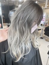 大人気の外国人風の髪を手に入れるならバレイヤージュカラー★