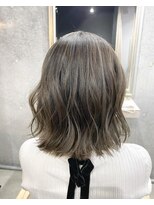 レイドバック(LAID BACK)&nbsp;切りっぱなしボブ くすみグレージュ グレイッシュ 透明感 小顔